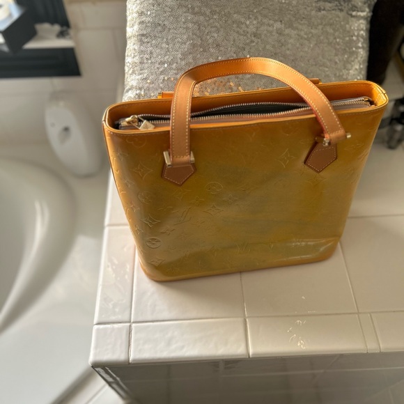 louis vuitton vernis in gold. - Picture 15 of 16